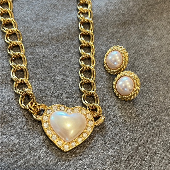 Avon Jewelry - 💕 2/$15 Avon Faux Pearl & Rhinestone Heart Necklace with Earrings